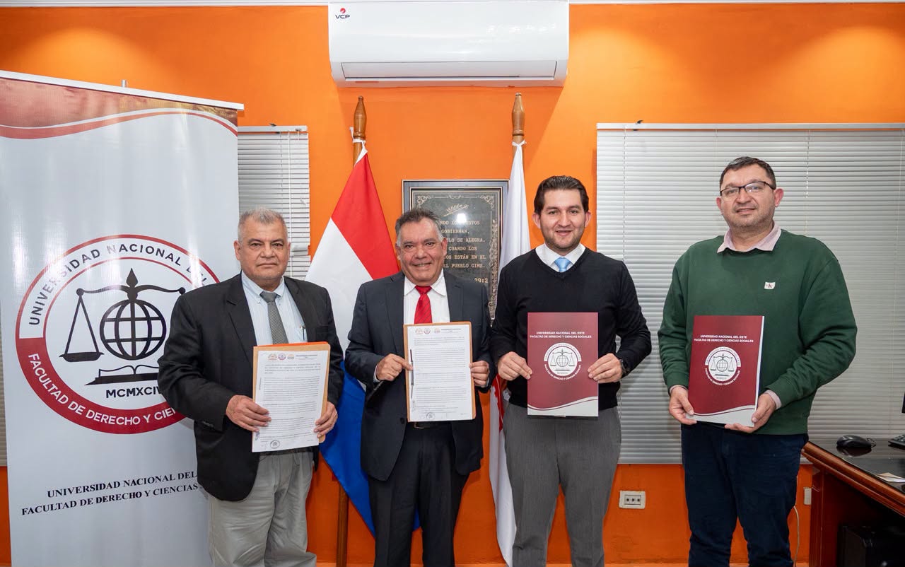 La FDCS-UNE y la Municipalidad de Ciudad del Este suscribieron convenios para fortalecer la cooperación institucional y las pasantías supervisadas